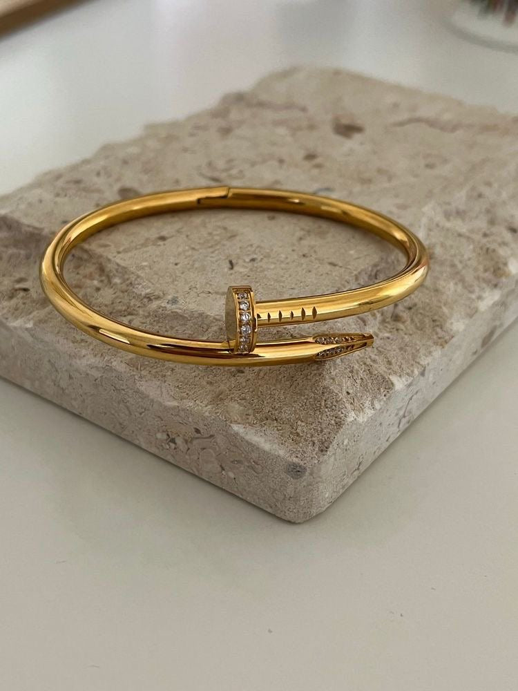 Nail Handcuff ✨